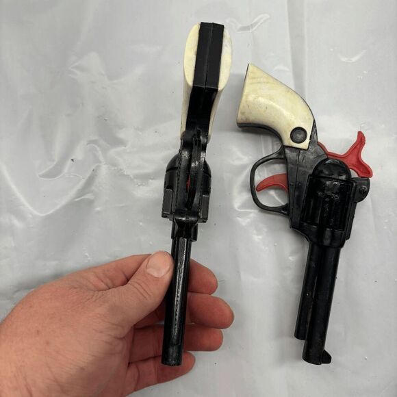 Vintage Hong Kong Made Cap Guns with Scabbards Black Gold Red White - Picture 5 of 11